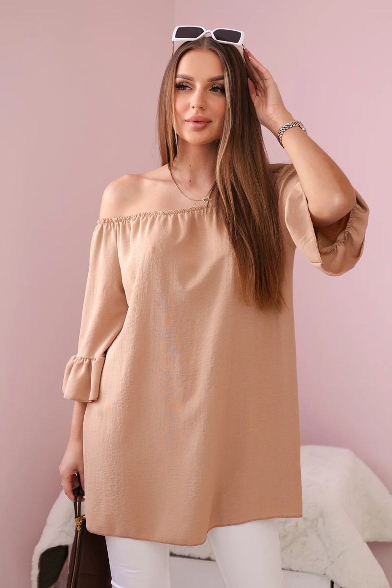 Spanish camel blouse with ruffles on the sleeves