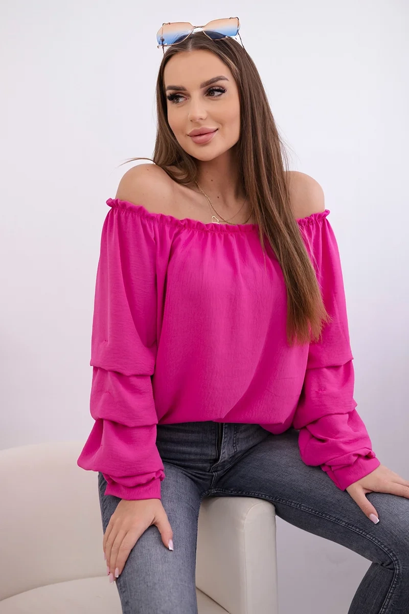 Spanish blouse with decorative fuchsia sleeves