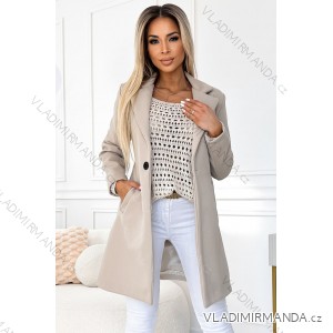 539-1 Coat with pockets and a button - beige